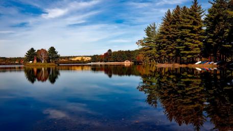 Autumn Serenity by the Lake wallpaper