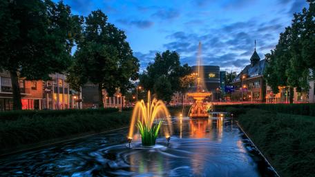 City Fountain at Dusk with Vibrant Colors wallpaper