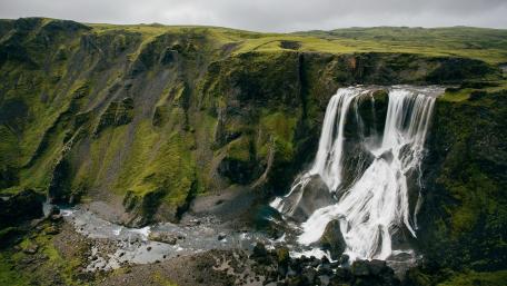 Majestic Waterfall Amidst Lush Greenery wallpaper