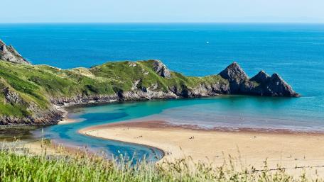 Tranquil Beach and Blue Waters Scene wallpaper