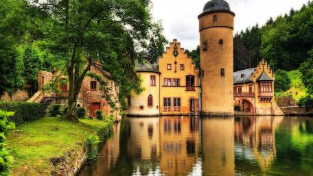 Mespelbrunn Castle wallpaper