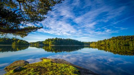 Tranquil Waters Under the Blue Sky wallpaper