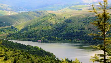 Tranquil Landscape with Serene Lake and Rolling Hills wallpaper