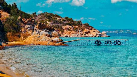 Serene Coastal Paradise in Vibrant Colors wallpaper