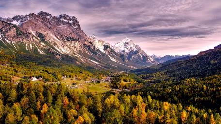 Majestic Mountain View Amidst Autumn Colors wallpaper