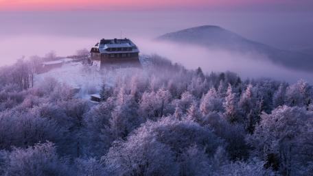 Winter Cottage in a Hoarfrost Wonderland wallpaper