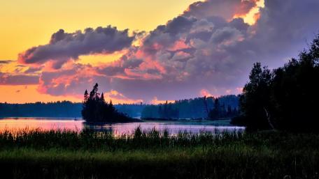 Serene Sunset Over Tranquil Lake Scene wallpaper