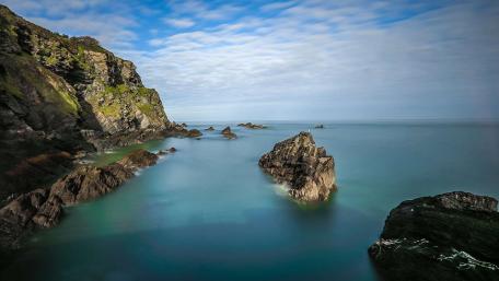 Serene Coastal Horizon View wallpaper
