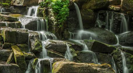 Serenity in Nature's Cascade wallpaper