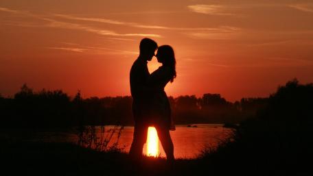 Sunset Embrace Silhouette of Love wallpaper