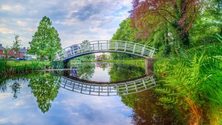 Tranquil Reflection Over a Charming Bridge wallpaper