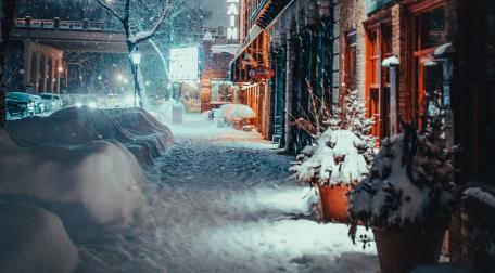 Snowy Winter Night in the City wallpaper