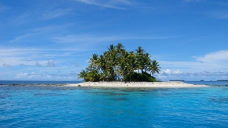 Serene Island Oasis in Crystal Blue Waters wallpaper