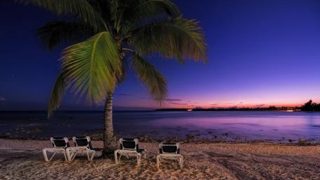 Purple Dusk Serenity on the Beach wallpaper