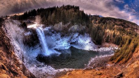 Majestic Waterfall in a Serene Landscape wallpaper