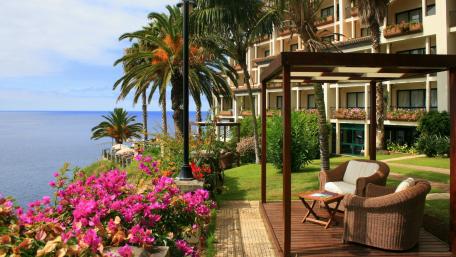 Tropical Luxury Retreat by the Sea wallpaper