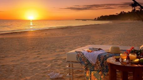 Dinner on the beach wallpaper