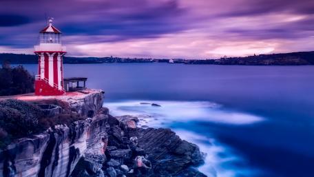 Majestic Lighthouse Against a Purple Sky wallpaper