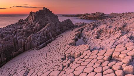 Columnar Basalt at Cape Stolbchaty wallpaper
