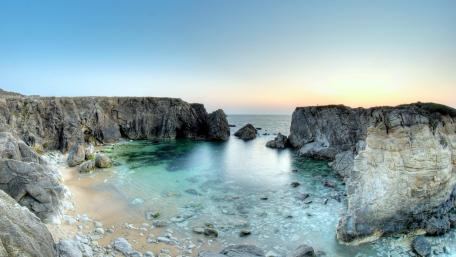 Serene Coastal Bay at Twilight wallpaper