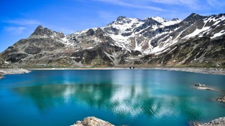 Serene Mountain Lake View wallpaper