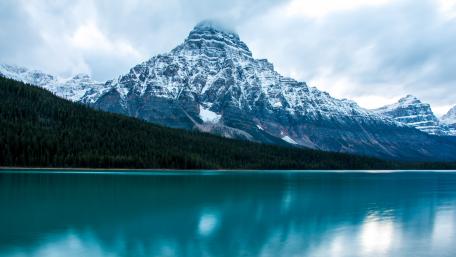 Majestic Mountain Lake View wallpaper