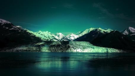 Majestic Glacier Reflections in Tranquil Waters wallpaper