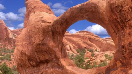 Majestic Arch in a Desert Landscape wallpaper