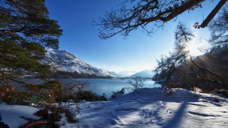 Serene Winter Lake Landscape Under Bright Sunlight wallpaper