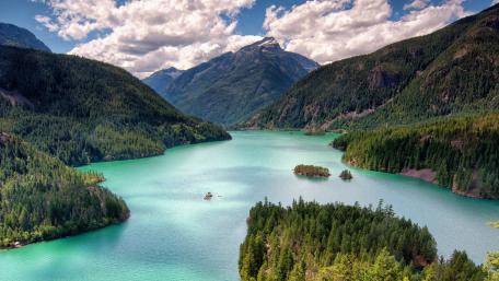 Serene Lake Surrounded by Majestic Mountains wallpaper