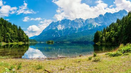 Serene Tranquility of Nature's Beauty wallpaper