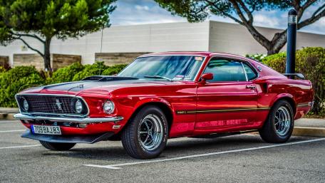Classic Mustang Brilliance on Display wallpaper