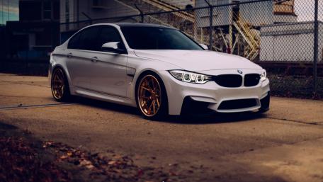 Sleek BMW M4 with Striking Gold Rims wallpaper