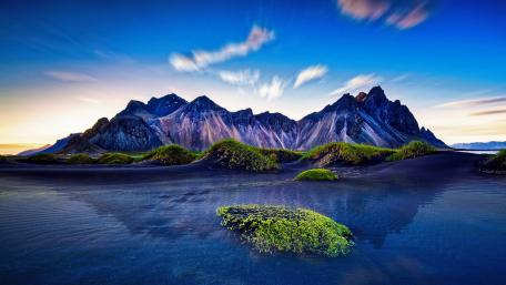 Vestrahorn Mountains (Stokksnes) wallpaper