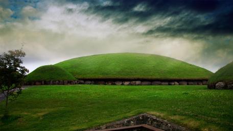 Serene Green Hill Under Dramatic Clouds wallpaper