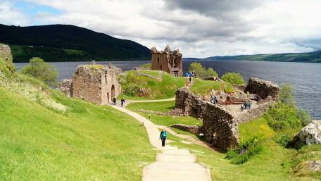 Urquhart Castle wallpaper