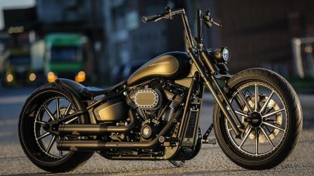 Sleek Black Motorcycle Wallpaper for Enthusiasts wallpaper