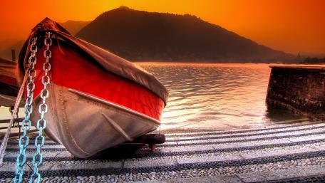 Tranquil Sunset Over Watercraft wallpaper