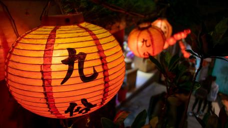 Radiant Lanterns Illuminate Nightlife wallpaper