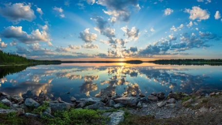 Serene Sunset Over Tranquil Lake wallpaper
