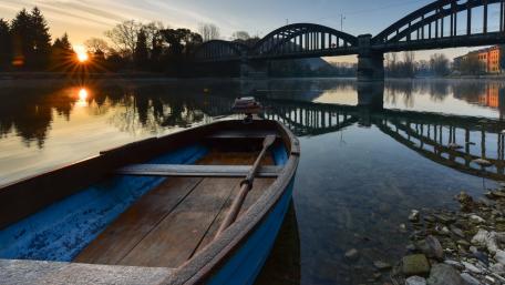 Serene Sunrise Over Tranquil Waters wallpaper