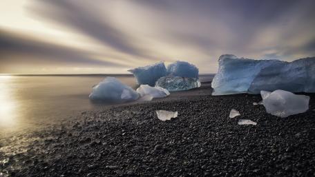 Frozen Serenity by the Lake wallpaper