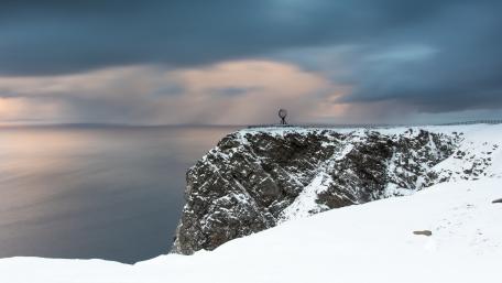 Winter's Edge Overlooking the Frozen Sea wallpaper