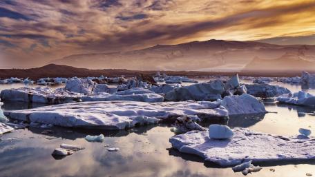 Frozen Serenity of a Beautiful Lake at Dusk wallpaper