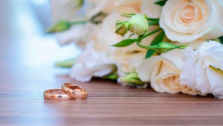 Eternal Love Symbolized by Wedding Rings and Roses wallpaper