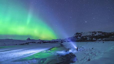 Flashlight vs polar lights wallpaper