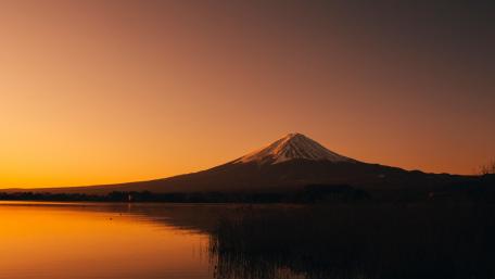 Lake Kawaguchi and Mount Fuji wallpaper