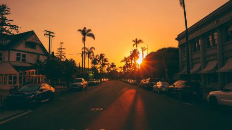 Sunny Streets at Dusk wallpaper