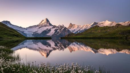 Majestic Mountain Reflection in Serene Lake wallpaper