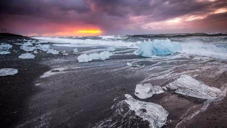 Frozen Waves Under an Overcast Sky wallpaper